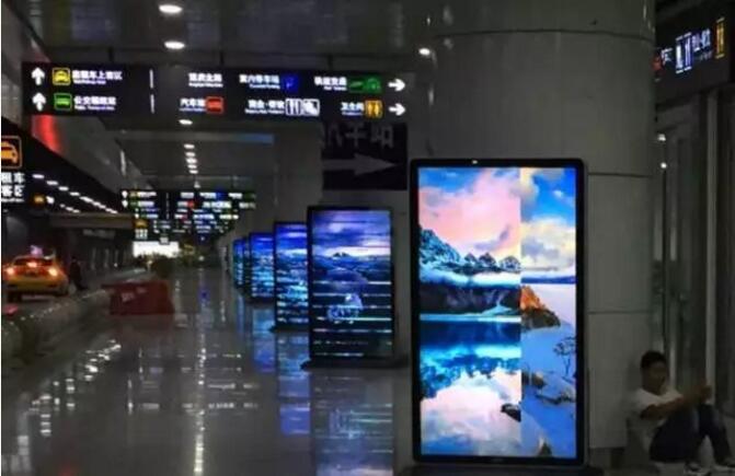 優(yōu)色廣告機亮相重慶北站，向國慶獻禮！